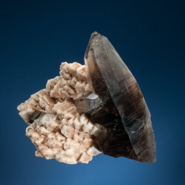 Quartz, var. Smoky Quartz, Epididymite - Image 3