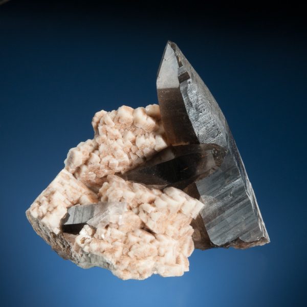 Quartz, var. Smoky Quartz, Epididymite - Image 4
