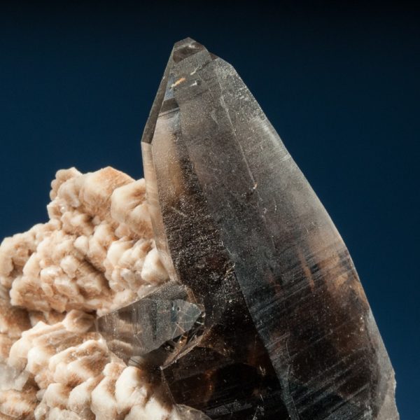 Quartz, var. Smoky Quartz, Epididymite - Image 2
