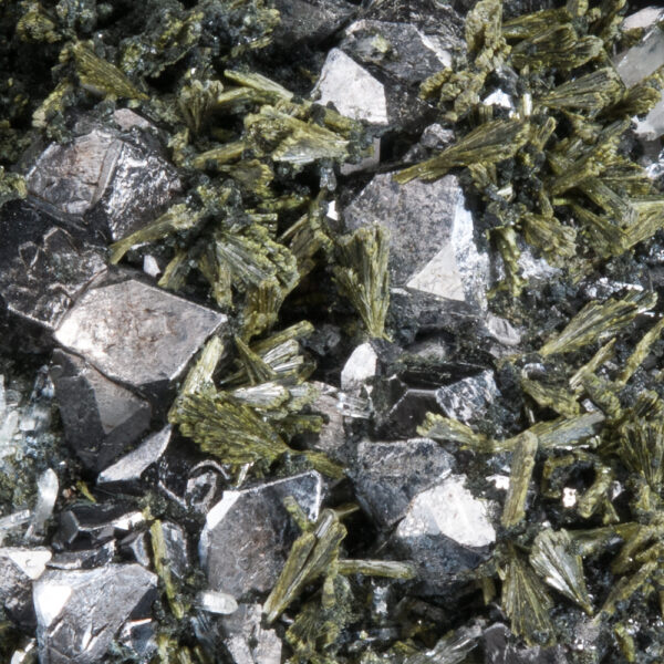 Magnetite, Epidote - Image 2