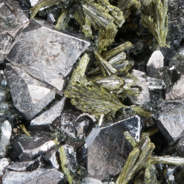 Magnetite, Epidote - Image 3