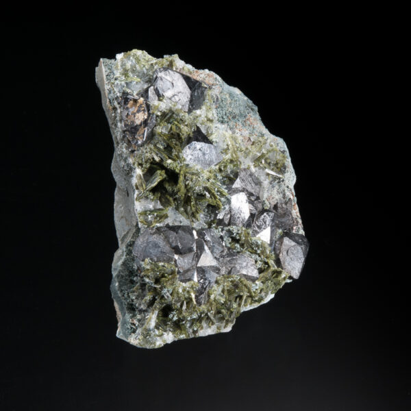 Magnetite, Epidote - Image 3