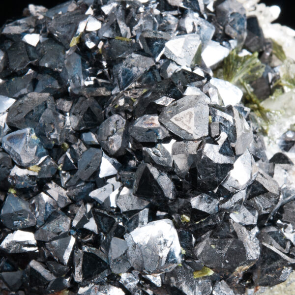 Magnetite, Epidote - Image 3