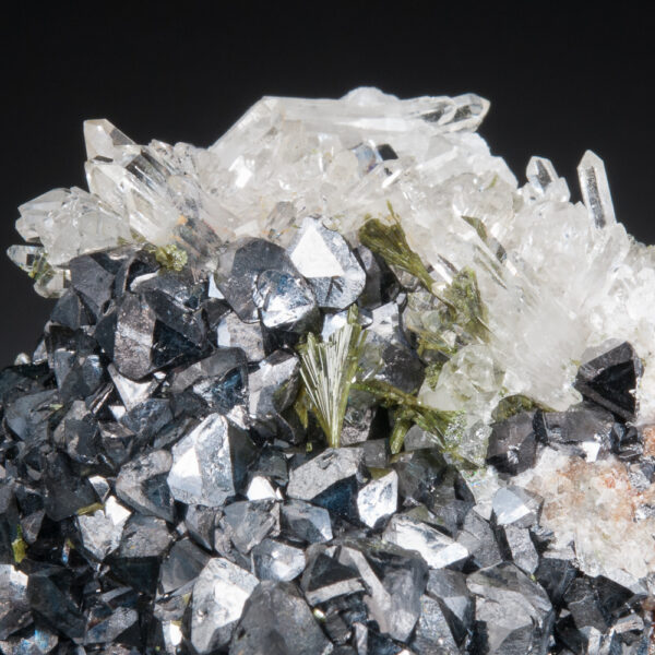 Magnetite, Epidote - Image 2