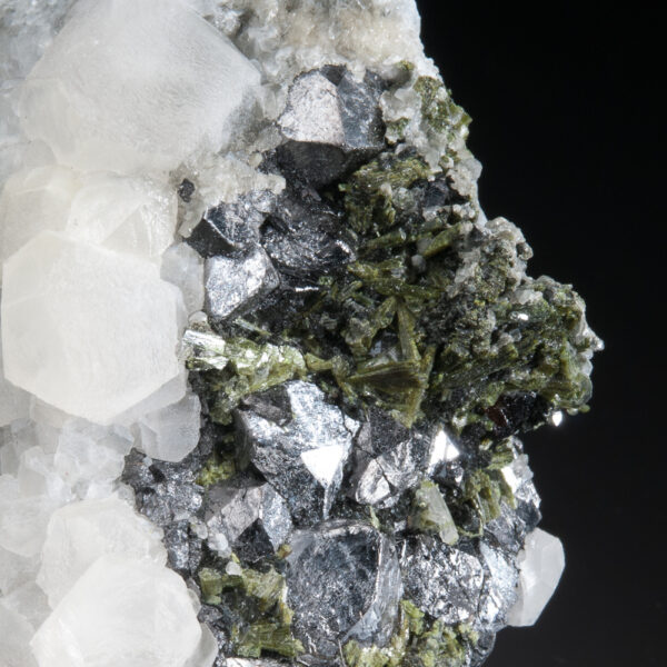 Magnetite, Epidote - Image 3