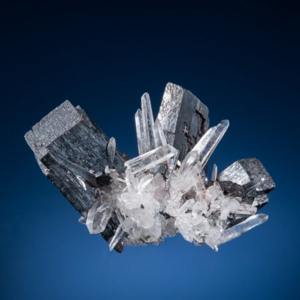 Hubnerite, Quartz