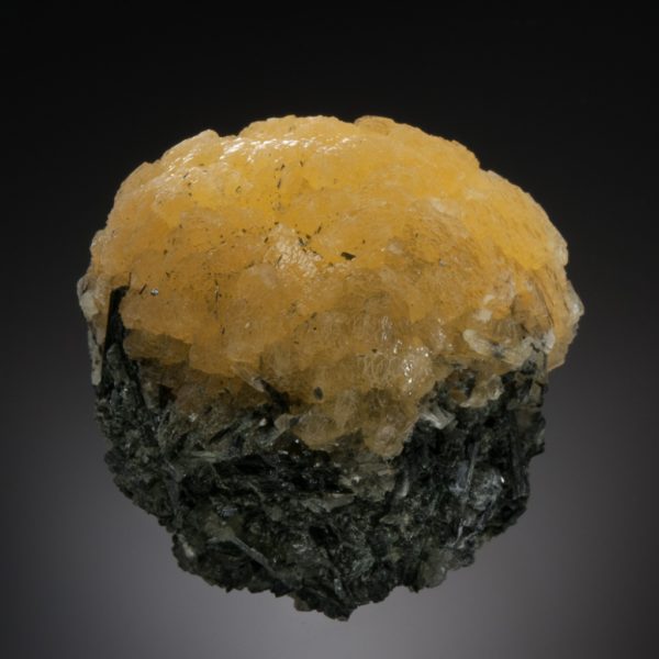Stilbite on Pargasite