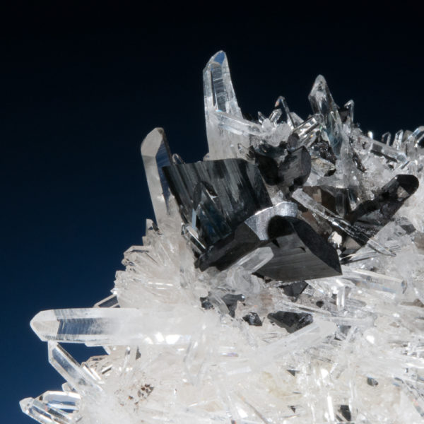 Hubnerite, Quartz - Image 2