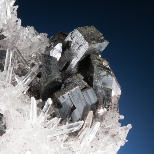 Hubnerite, Quartz - Image 2