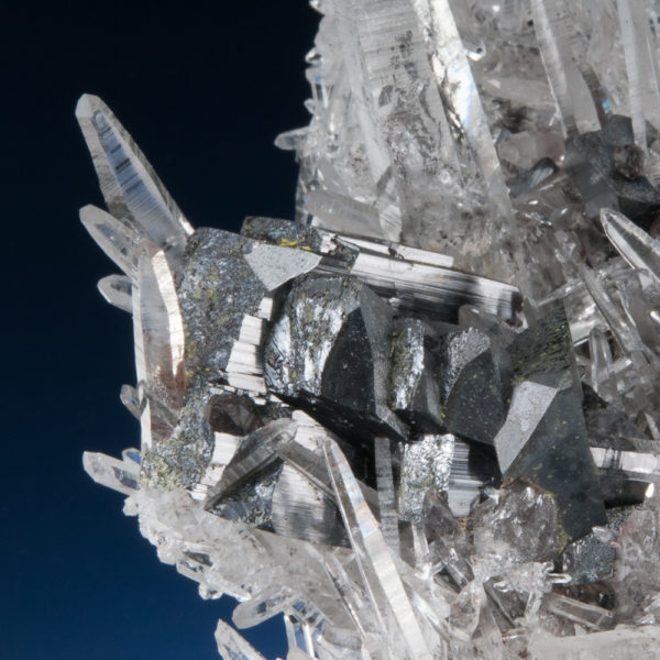 Hubnerite, Quartz - Image 3