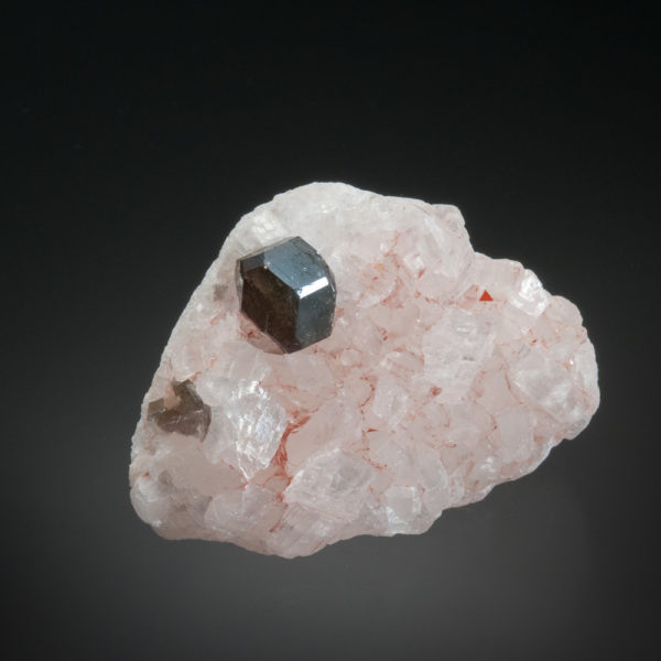 Uvite Tourmaline, Magnesite