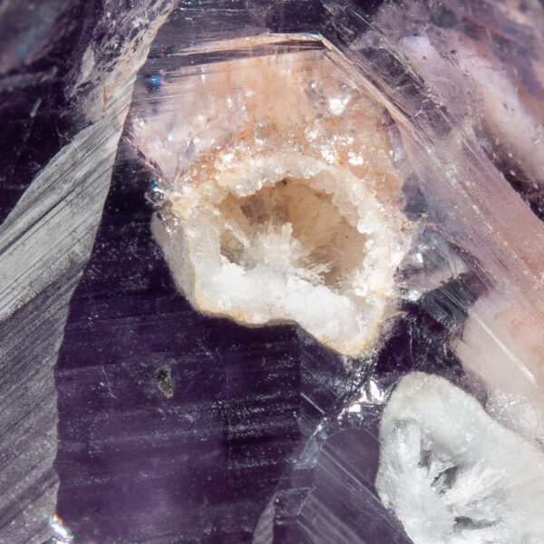 Quartz, var. Amethyst, Cristobalite - Image 4