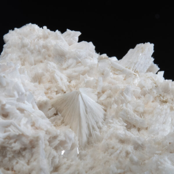 Mesolite on Laumontite - Image 4